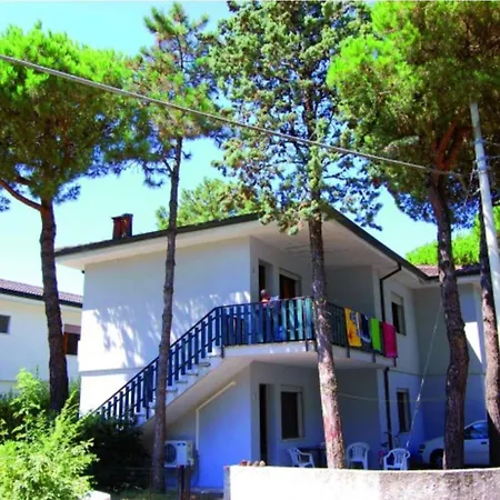 Charming With Ac, Garden And Parking Apartman